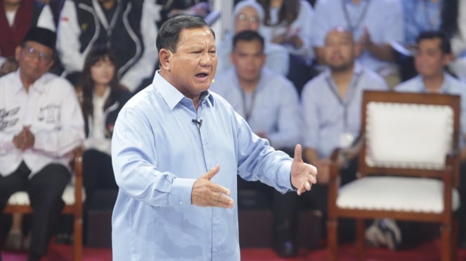 Capres nomor urut 2 Prabowo Subianto dalam debat perdana.